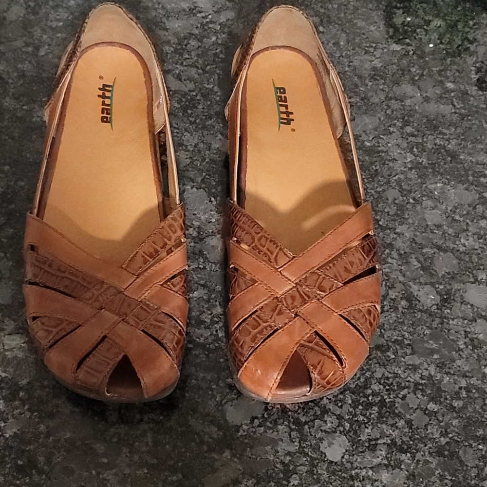 Earth Tan Brown Woven Peep-Toe Flats